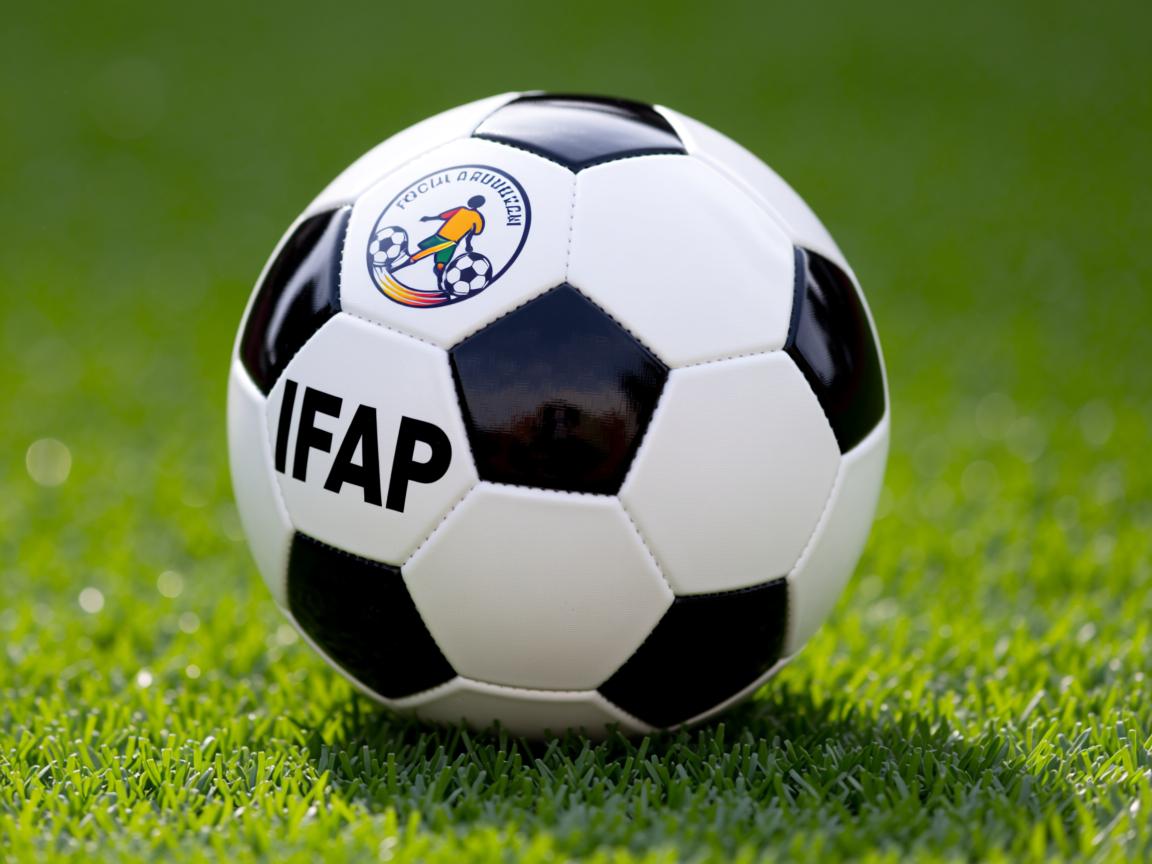 爱游戏平台-五大联赛是否推行以中场站位弹性应对不同对手策略，五大联赛场地大小  第2张